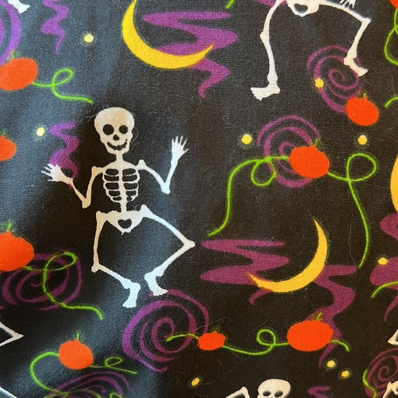 NWT Halloween, fall themed scrub shirt w/skeletons - Picture 4 of 7